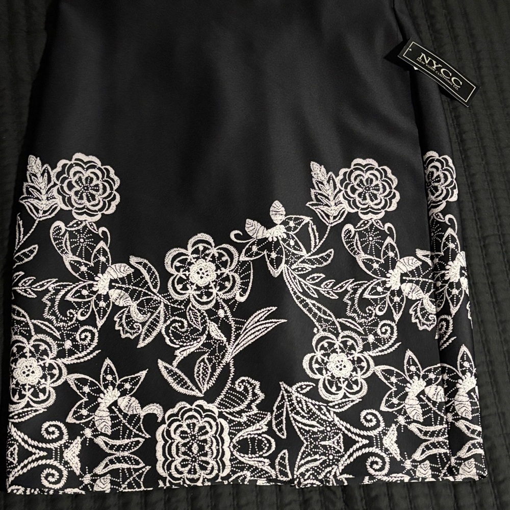 New York & Company Black and White Floral Pencil Skirt